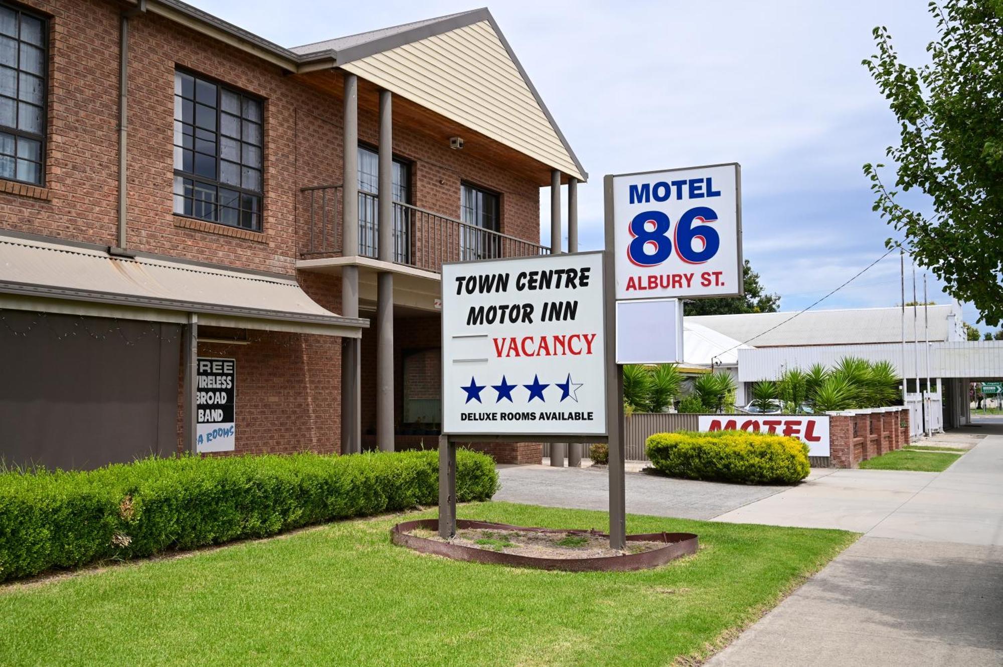 Holbrook Town Centre Motor Inn Exterior photo