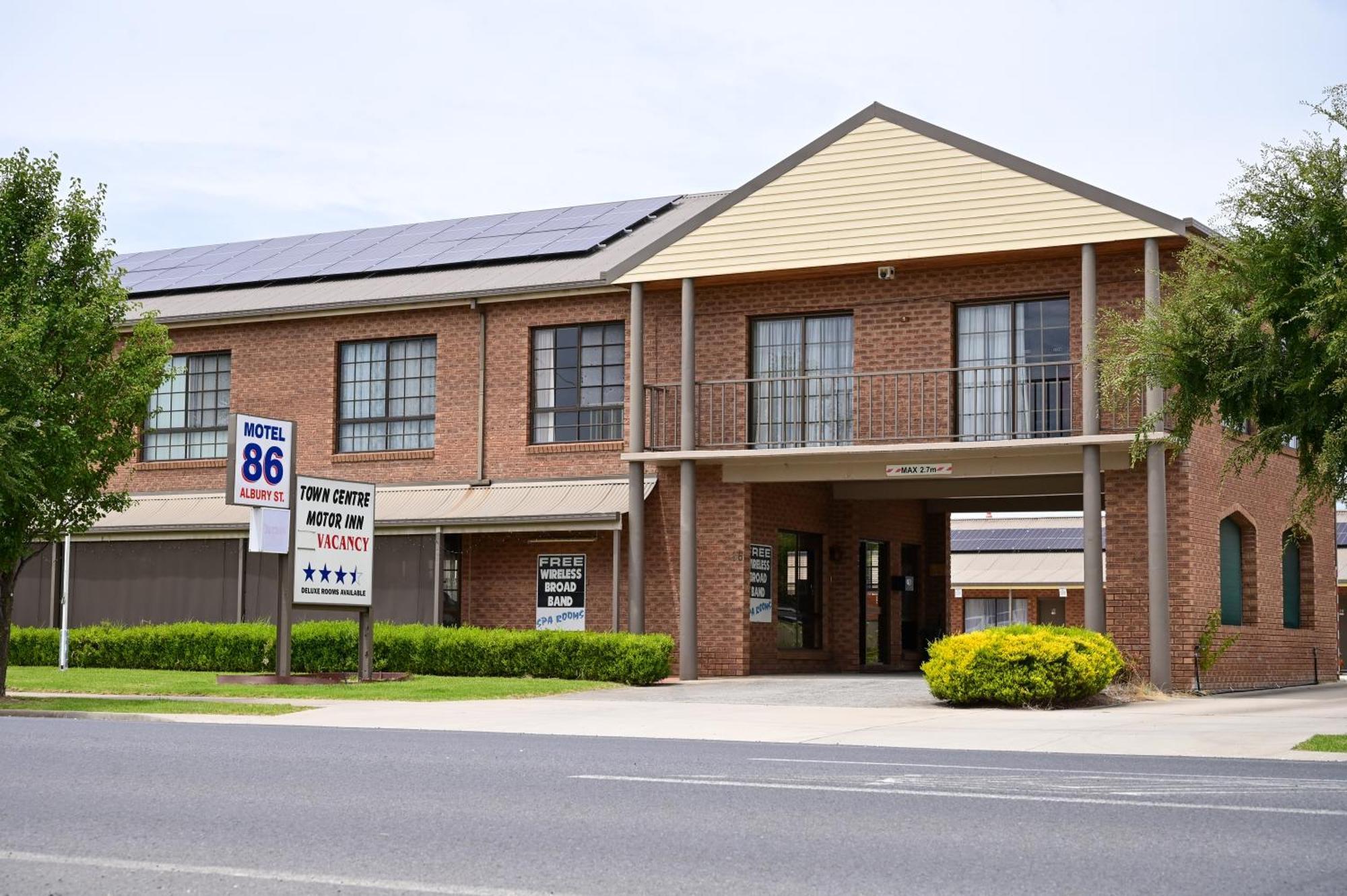 Holbrook Town Centre Motor Inn Exterior photo