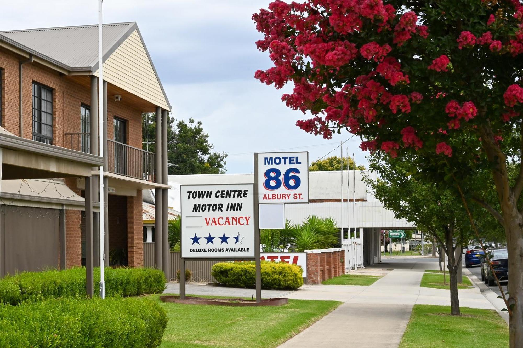 Holbrook Town Centre Motor Inn Exterior photo