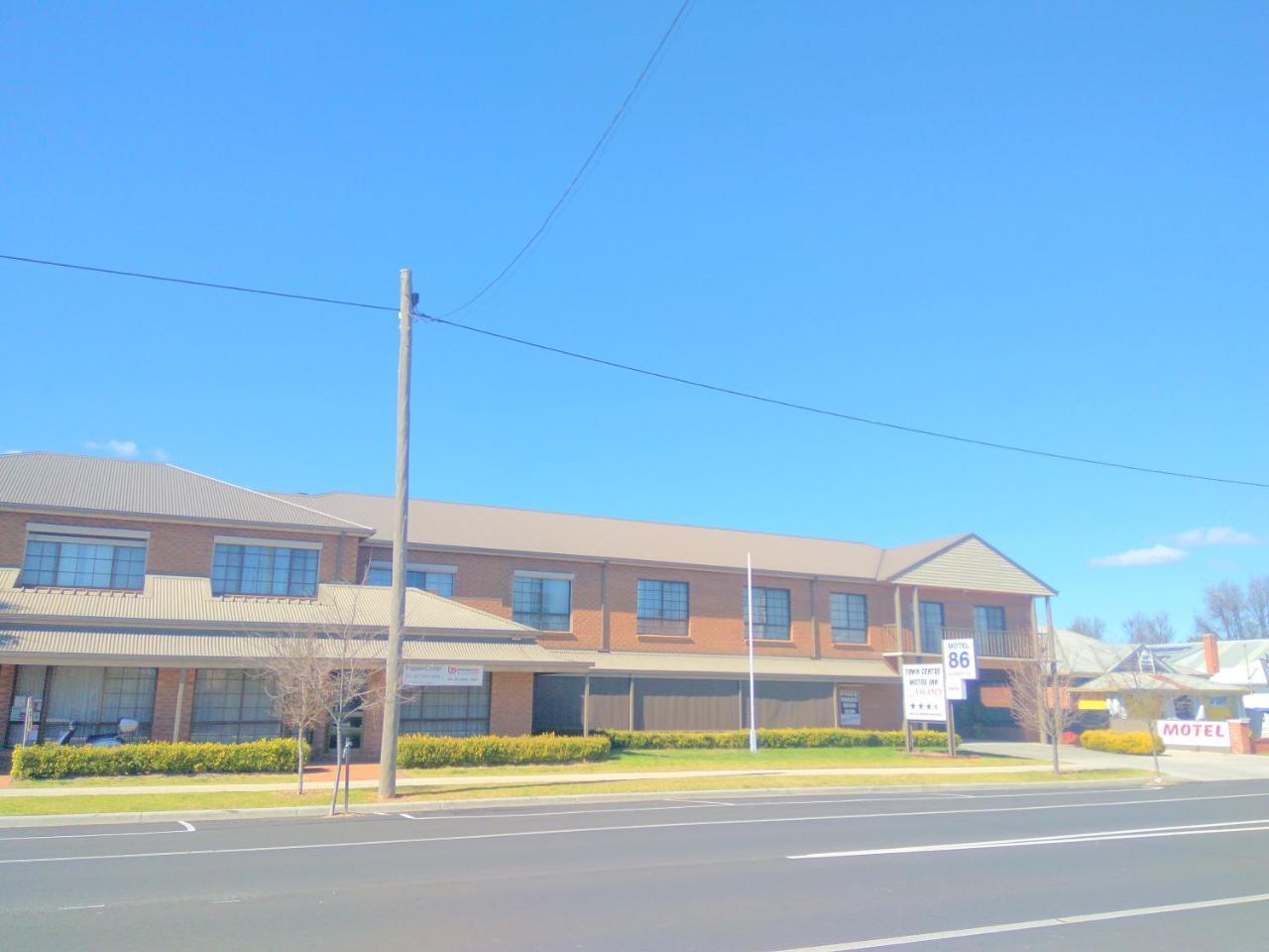 Holbrook Town Centre Motor Inn Exterior photo