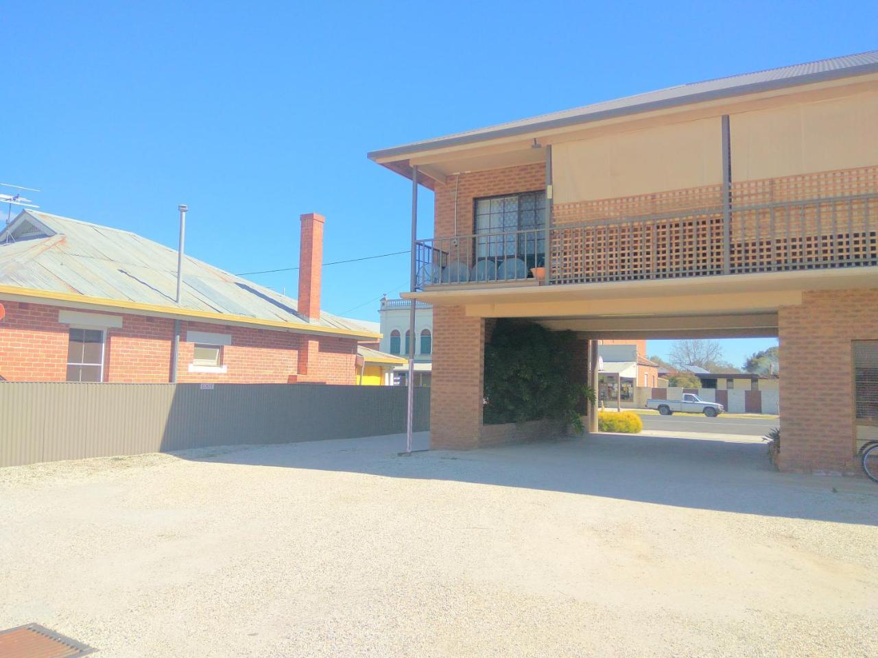 Holbrook Town Centre Motor Inn Exterior photo